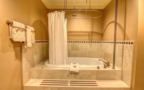 Wallace Resort | Delightful Cottages & Suites at River Landing – 9/10 Rated