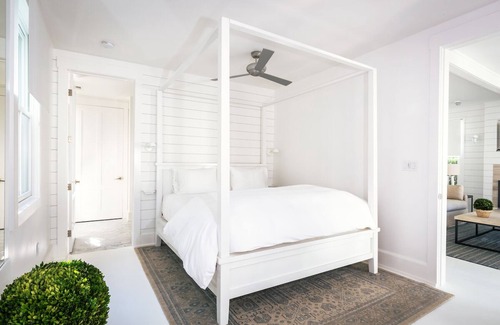 Healdsburg Other | Discover Cottages at Healdsburg: Rated 9.4/10 with Pool Access