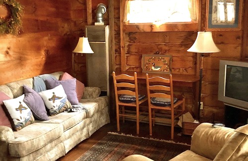 Bridgewater Cottage | Lakefront Cottages with Ocean Views & High Guest Ratings
