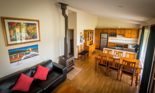 Lovedale House | Family-Friendly Cottages on Lovedale - Cottage No. 2