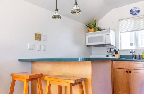 Sitka Cottage | Downtown Studio Cottage: 10/10 Rating & Family-Friendly Amenities