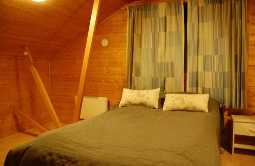 Rukatunturi Ski Chalet | Relax at Mökki Cottages RukaTupa with Hot Tub & More