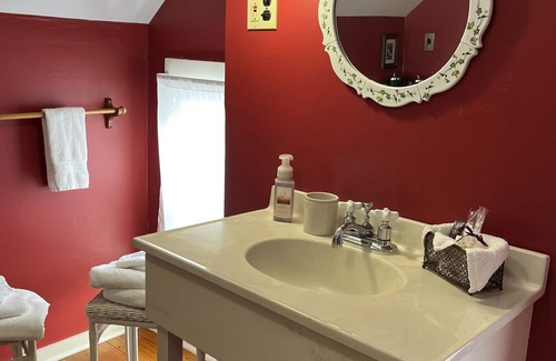 Cooperstown - Otsego Lake Apartment | Relaxing Cottonwood 2nd Floor Apartment Near Cooperstown
