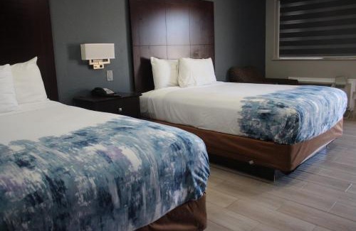 Cotulla Hotel | Relax at Cotulla Executive Inn with Pool & Family Amenities