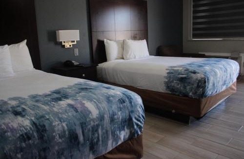 Cotulla Hotel | Relax at Cotulla Executive Inn with Pool & Family Amenities