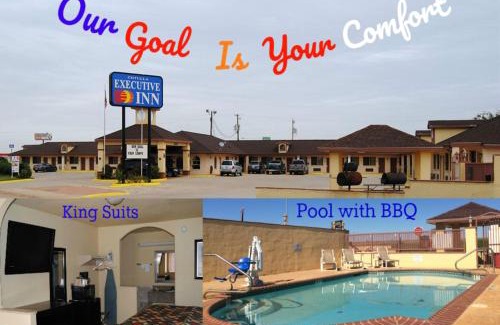 Cotulla Hotel | Relax at Cotulla Executive Inn with Pool & Family Amenities