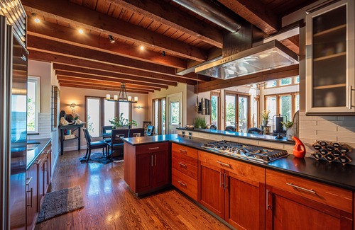 Eastgate House | Cougar Mountain Retreat: Hot Tub & Lake Views Await!