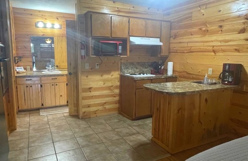 Hochatown Cabin | Discover Cougar Run 4: Pet-Friendly Retreat in Hochatown