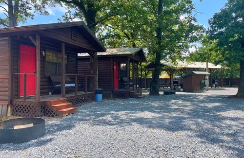Hochatown Cabin | Discover Cougar Run 4: Pet-Friendly Retreat in Hochatown