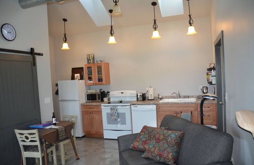 Vernon County Cottage | Discover the Beauty of Coulee Region with Ocean Views
