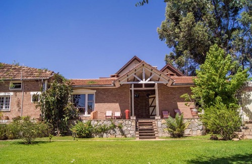 Antsirabe Hotel | Explore Couleur Café: Pet-Friendly with Breakfast & Hot Tub