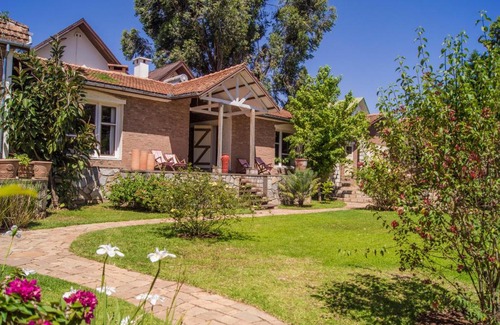 Antsirabe Hotel | Explore Couleur Café: Pet-Friendly with Breakfast & Hot Tub
