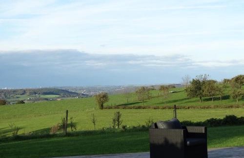 Theux Bed & Breakfast | Inviting Stay at Couleur Campagne with Oceanfront Views