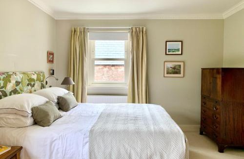 Laurencekirk House | Exceptional Coullie Stays: Oceanfront Retreat with Pets Welcome
