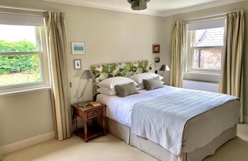 Laurencekirk House | Exceptional Coullie Stays: Oceanfront Retreat with Pets Welcome
