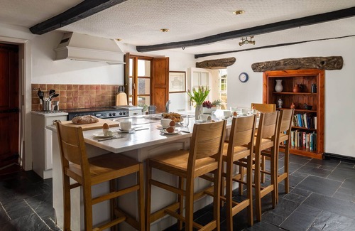 Combe Martin Cottage | Spacious Coulscott House: Ideal for 15 Guests with Pool Access