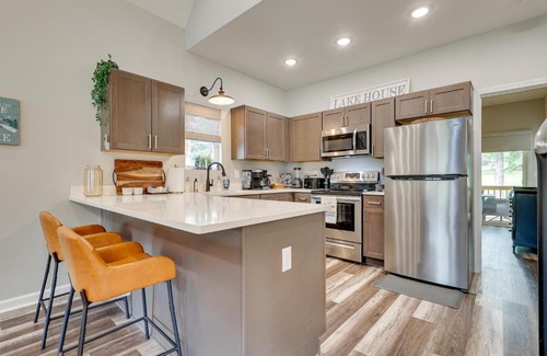 Counce House | Comfortable Counce Vacation Rental with Private Deck
