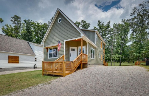 Counce House | Comfortable Counce Vacation Rental with Private Deck
