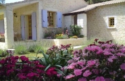 Montaren-et-Saint-Mediers Villa | Relaxing Country House with Pool, Hot Tub & Free WIFI