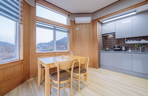 Oeseo House | Experience Starry Nights with Family-Friendly Amenities