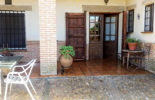 Aldeanueva de Barbarroya House | Relax at Casa Rural La Era with Scenic Mountain Views