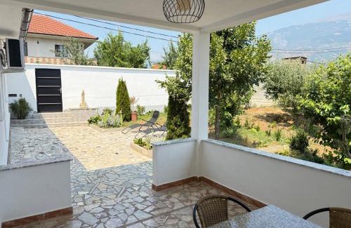 Diber County House | Pet-Friendly Countryside Holiday Villa with 10/10 Guest Rating