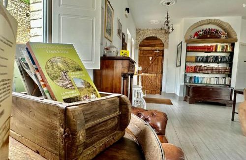 Potenza Bed & Breakfast | Charming Country B&B Piani del Mattino with Hot Tub & Dining