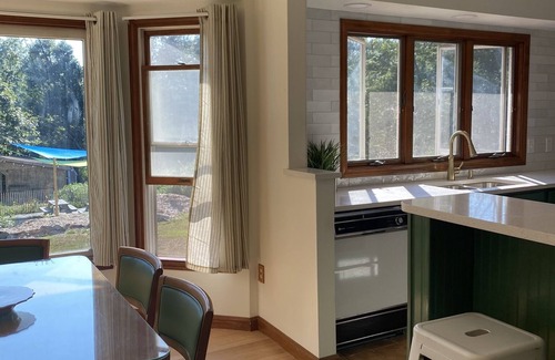 Saunderstown House | Cozy Country Beach Hideaway Near Narragansett & Newport