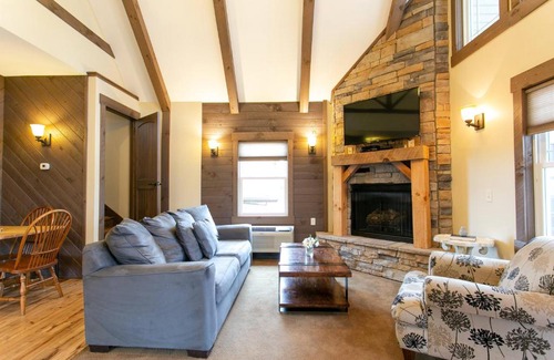 Berlin House | Relaxing Country Bliss Cottage with Pool and Family Amenities