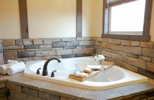 Berlin House | Relaxing Country Bliss Cottage with Pool and Family Amenities