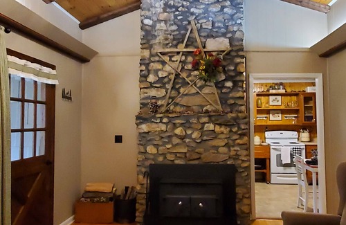 Floyd House | Cozy Country Cabin in the Scenic Blue Ridge Mountains