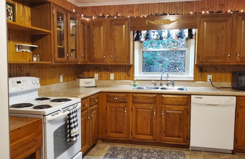 Floyd House | Cozy Country Cabin in the Scenic Blue Ridge Mountains