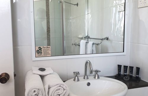 South Tamworth Hotel | Relax at Country Capital Motel: Pool, Breakfast & Family-Friendly