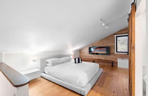 Mont-Tremblant House | Charming Condo with Breathtaking Mont-Tremblant Views