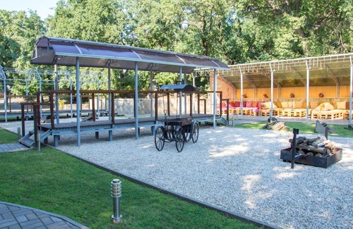 Vtoraya Pyatiletka Hotel | Discover Country Club Neftyanik: Family-Friendly Retreat