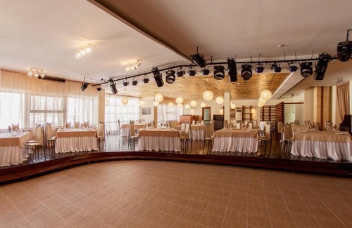 Vtoraya Pyatiletka Hotel | Discover Country Club Neftyanik: Family-Friendly Retreat