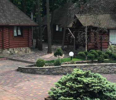 Uzhhorod Hotel | Idyllic Country Club: Pet-Friendly with Oceanfront Pool