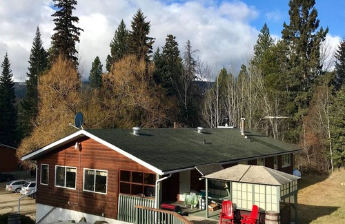 Valemount Cabin | Cozy Country Comfort! Rustic Lodge Awaits Your Stay