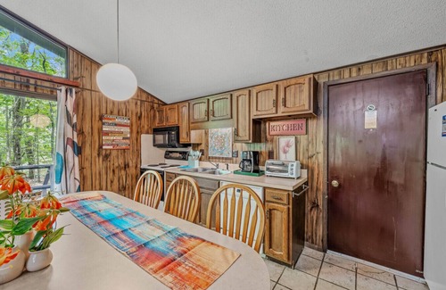 The Woods House | Warm Retreat at Country Comfort - Ideal Family Getaway!