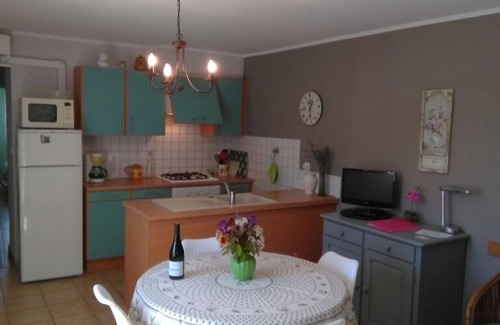 Vaison-la-Romaine House | Charming Country Cottage with Spa & Pet-Friendly Amenities