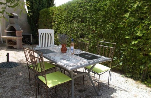 Vaison-la-Romaine House | Charming Country Cottage with Spa & Pet-Friendly Amenities