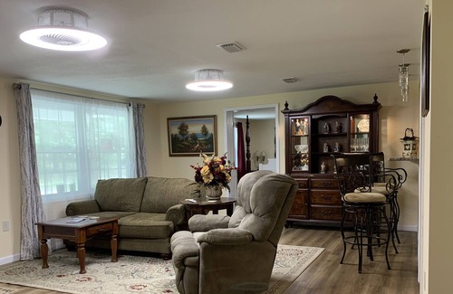 Baker Cottage | Country Cottage 40 min to beaches