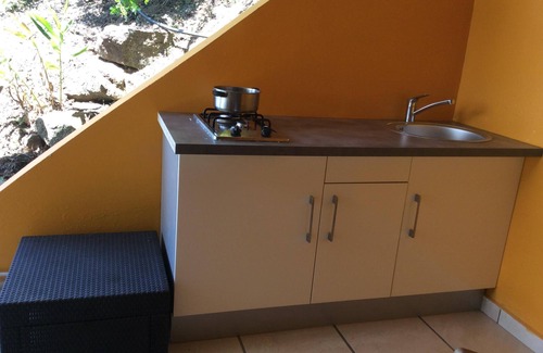 Cafeiere Apartment | Cozy Oceanfront Cottage in Deshaies with Family Amenities