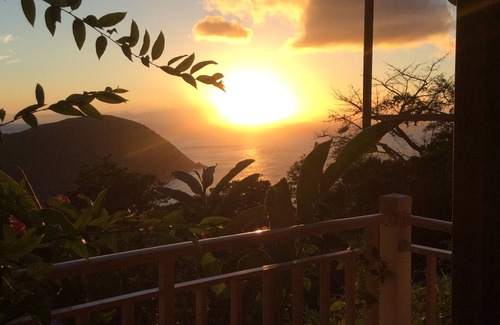Cafeiere Apartment | Cozy Oceanfront Cottage in Deshaies with Family Amenities