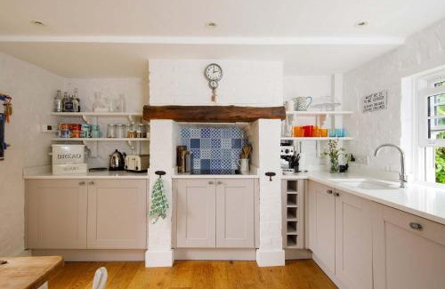 Sidlesham House | Quaint Country Cottage with Beautiful Quay Views
