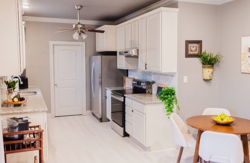 Broussard Cottage | Cozy Country Cottage King Suite Near Youngsville Sports