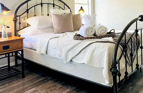 Glen Rose Cottage | Country Cottage Near Fossil Rim
