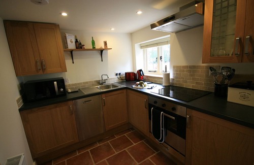Shatterling Cottage | Tranquil Country Cottage with Private Garden & Free Wifi