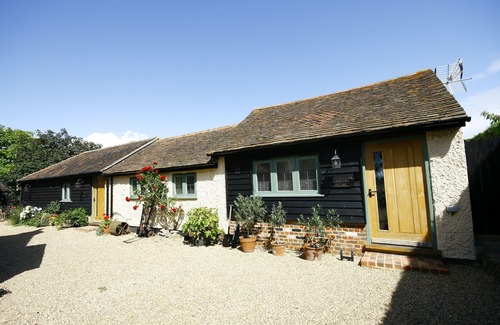 Shatterling Cottage | Tranquil Country Cottage with Private Garden & Free Wifi