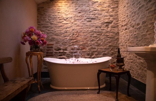 Scunthorpe House | Relaxing Country Cottage with Spa & Nature Walks
